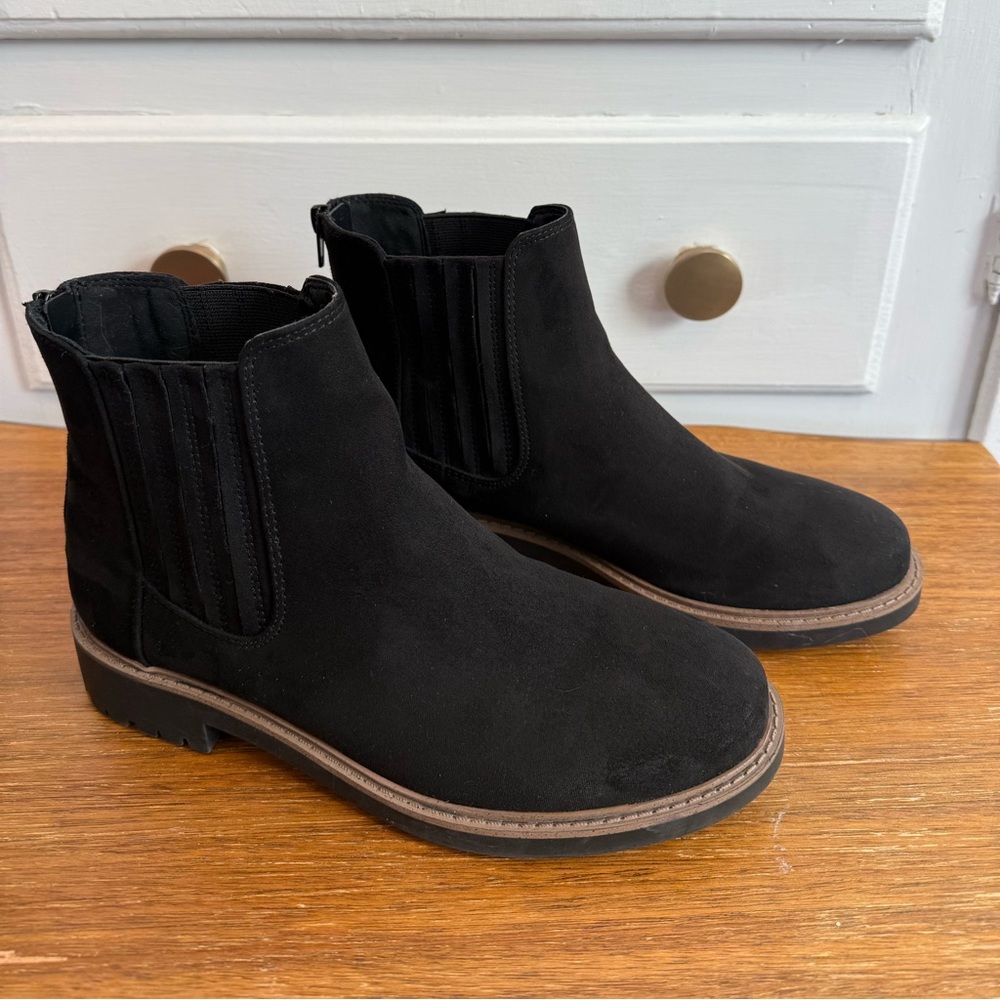 Esprit Shania black faux suede ankle bootie - 7.5